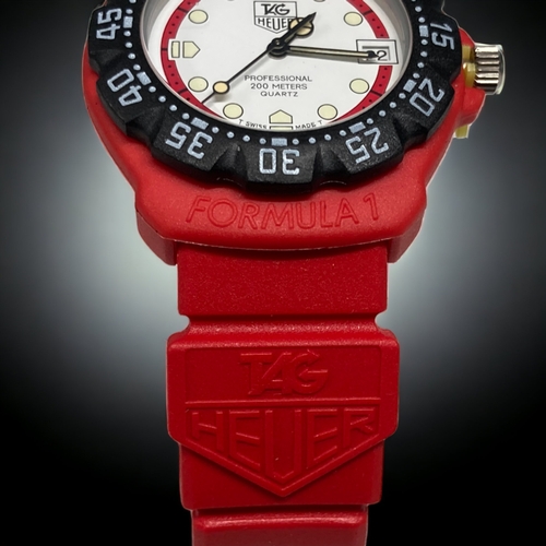 84 - AN ORIGINAL TAG HEUER McCLAREN FORMULA 1 MEN'S WRISTWATCH. RED / BLACK DIAL. WITH ORIGINAL PACKAGING... 