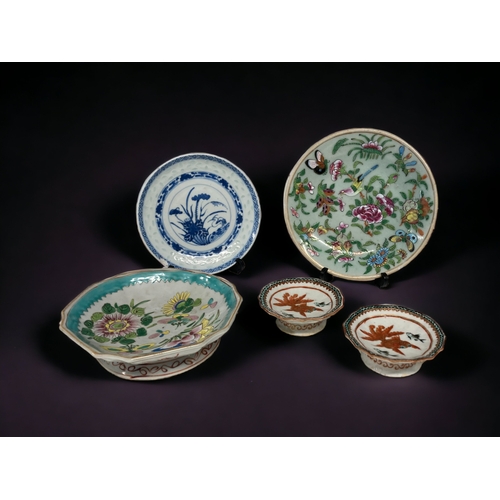 200 - A COLLECTION OF CHINESE QING & REPUBLIC PERIOD PORCELAIN. TO INCLUDE A 19TH CENTURY CELADON GROUND F... 