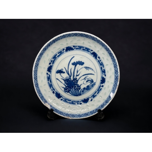 200 - A COLLECTION OF CHINESE QING & REPUBLIC PERIOD PORCELAIN. TO INCLUDE A 19TH CENTURY CELADON GROUND F... 