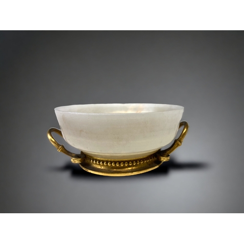 206 - A FERDINAND BARBEDIENNE GILT BRONZE & ALABASTER BOWL. 
FRENCH, 19TH-CENTURY. 
4.5 X 12CM