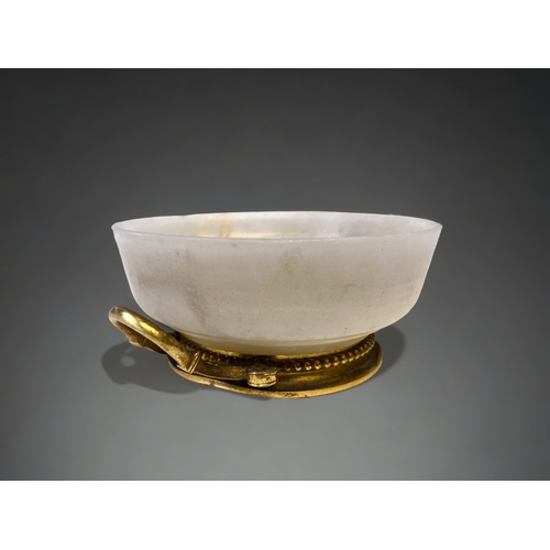 206 - A FERDINAND BARBEDIENNE GILT BRONZE & ALABASTER BOWL. 
FRENCH, 19TH-CENTURY. 
4.5 X 12CM