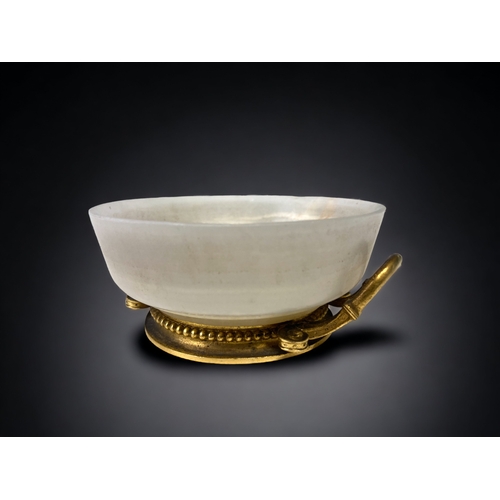 206 - A FERDINAND BARBEDIENNE GILT BRONZE & ALABASTER BOWL. 
FRENCH, 19TH-CENTURY. 
4.5 X 12CM