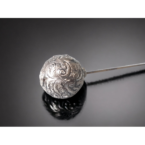 202 - A STERLING SILVER LADIES HAT PIN.