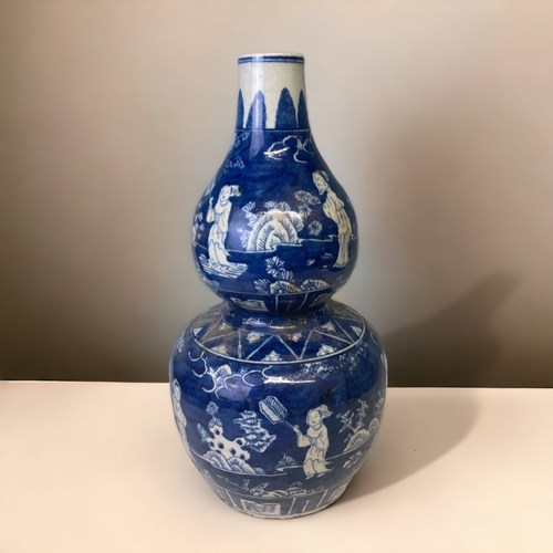 9 - A LARGE CHINESE BLUE & WHITE PORCELAIN DOUBLE GOURD VASE. CRACKED ICE GROUND WITH CHARACTERS IN OUTD... 