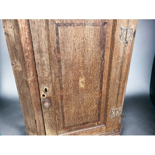 89 - A GEORGIAN / VICTORIAN INLAID OAK WALL HANGING CORNER CUPBOARD.