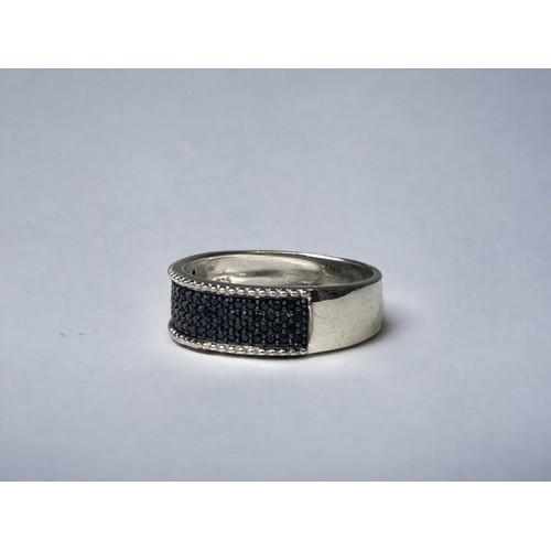 140 - Black diamond w/g 925 silver ring, Size S