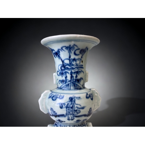 51 - A CHINESE MING/QING ZUN-FORM PORCELAIN BEAKER VASE. 
LATE MING / EARLY QING DYNASTY. 
FREELY PAINTED... 