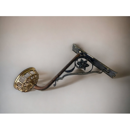 270A - VICTORIAN OIL LANTERN WALL SCONCE. WITH GLASS ROWATT'S WELL.