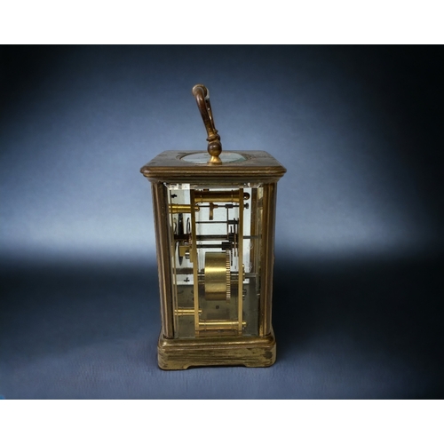 275A - A LATE VICTORIAN BRASS CARRIAGE CLOCK. FIVE BEVEL EDGED GLASS PANELS. WHITE ENAMEL DIAL WITH BLACK R... 