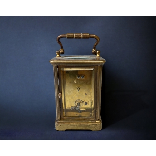 275A - A LATE VICTORIAN BRASS CARRIAGE CLOCK. FIVE BEVEL EDGED GLASS PANELS. WHITE ENAMEL DIAL WITH BLACK R... 