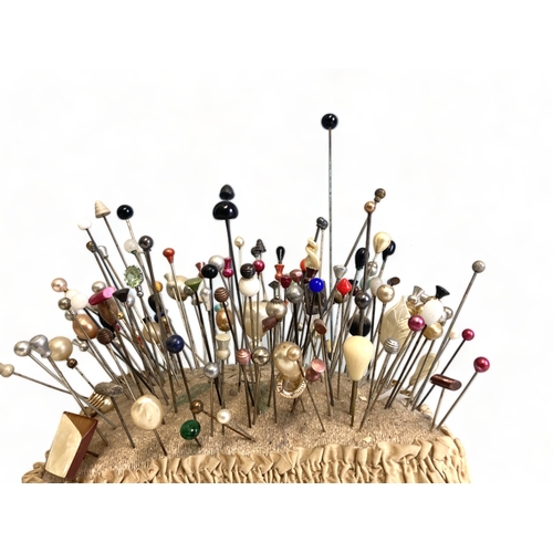 367 - A LARGE COLLECTION OF ANTIQUE HAT PINS.