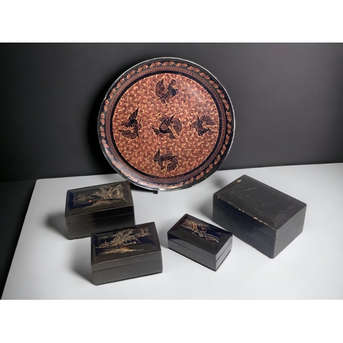 276 - A SET OF FOUR CHINESE FOO CHOW NESTLED LACQUER BOXES, TOGETHER WITH LACQUER TRAY.