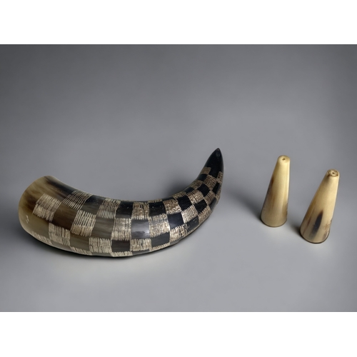 390 - A VINTAGE CARVED HORN, TOGETHER WITH HORN SALT & PEPPER SET.