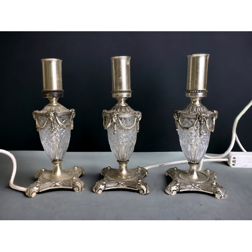 394 - A SET OF THREE VINTAGE CONTINENTAL CUT GLASS & METAL MOUNTED SMALL TABLE LAMPS. 
HEIGHT - 21CM