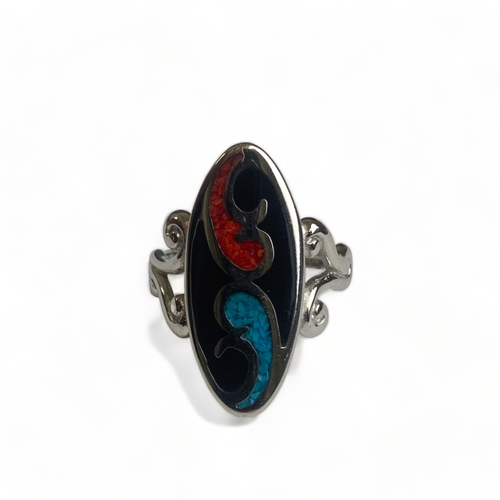 199 - A STERLING SILVER LADIES POLISHED STONE RING.
SIZE N