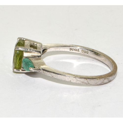 210 - 925 silver ladies peridot and Emerald ring size P