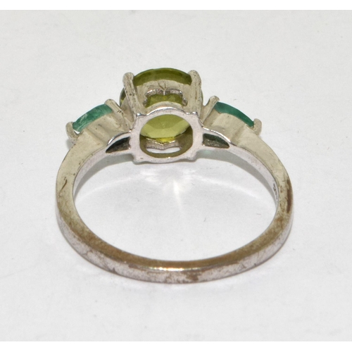 210 - 925 silver ladies peridot and Emerald ring size P