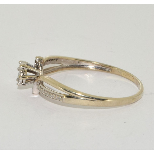 226 - 9ct gold ladies Diamond ring size Y