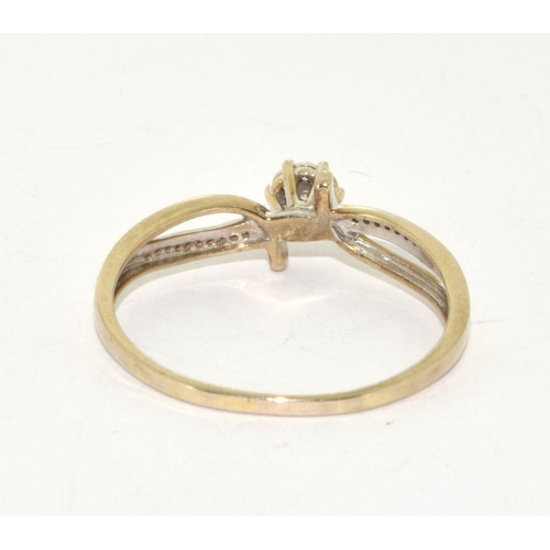 226 - 9ct gold ladies Diamond ring size Y