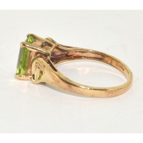 231 - 9ct gold ladies large square set Peridot ring size M