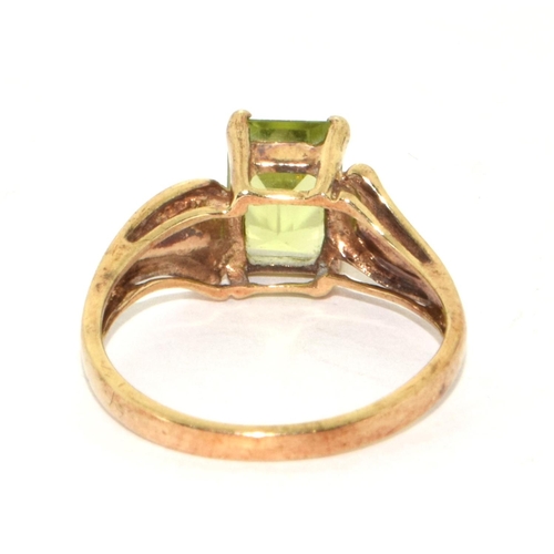 231 - 9ct gold ladies large square set Peridot ring size M