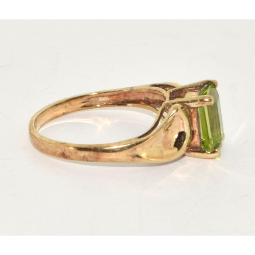 231 - 9ct gold ladies large square set Peridot ring size M