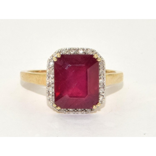 232 - 9ct gold ladies Diamond and Ruby statement ring size R