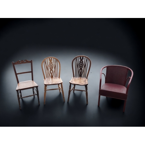 21 - A COLLECTION OF FOUR MISCELLANEOUS VINTAGE CHAIRS. INCLUDING A CARVED CANE SEAT EXAMPLE, TWO WHEELBA... 
