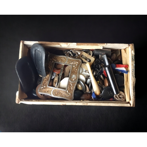 418 - A CIGAR BOX OF VARIOUS BUTTONS, BUCKLES, CHEROOT HOLDERS ETC.