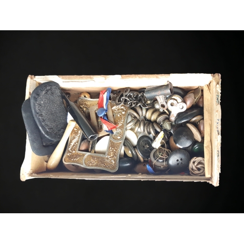 418 - A CIGAR BOX OF VARIOUS BUTTONS, BUCKLES, CHEROOT HOLDERS ETC.