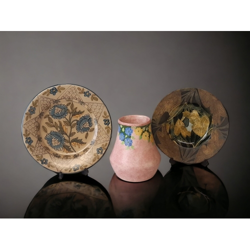 420 - A HANDPAINTED RADFORD POTTERY VASE, TOGETHER WITH TWO STUDIO POTTERY PLATES.