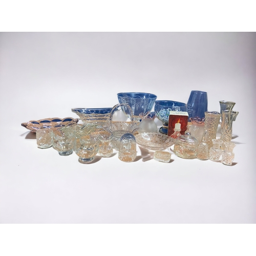 425 - A LARGE COLLECTION OF CLEAR DECORATIVE GLASS INCLUDING DARNIGTON ETC