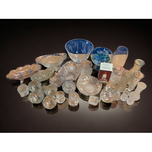 425 - A LARGE COLLECTION OF CLEAR DECORATIVE GLASS INCLUDING DARNIGTON ETC