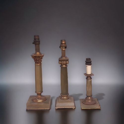 433 - THREE VINTAGE ALABASTER COLUMN TABLE LAMPS. 
TALLEST - 39CM