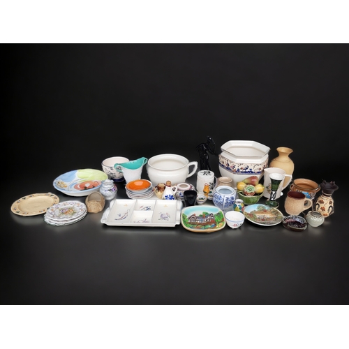 440 - A LARGE COLLECTION OF MISCELLANEOUS CERAMICS.