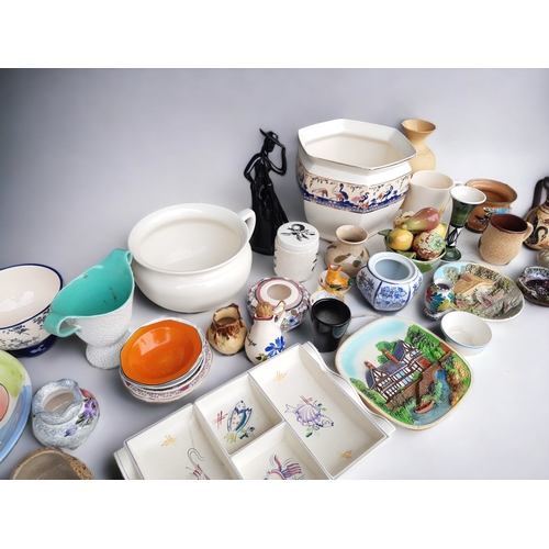 440 - A LARGE COLLECTION OF MISCELLANEOUS CERAMICS.