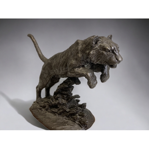 453 - A WILLIAM TIMYM FOR HEREDITIES COMPOSITE SCULPTURE OF A LEAPING TIGER. RAISED ON OAK BASE.  
HEIGHT ... 