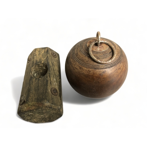 166 - AN INTERESTING  VINTAGE WOODEN MALLET HEAD AND WOODEN BOWLING BALL DECORATION