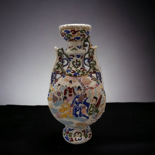 546 - A JAPANESE SATSUMA MORIAGE POTTERY VASE.