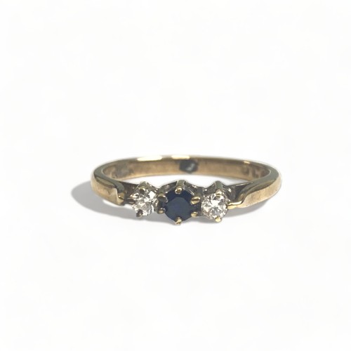 267 - A LADIES 9 CARAT GOLD 3 STONE RING. CENTRAL SAPPHIRE FLANKED BY 2 DIAMONDS.
SIZE M.