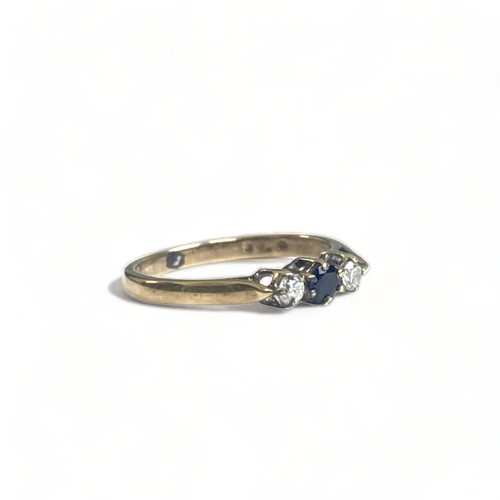 267 - A LADIES 9 CARAT GOLD 3 STONE RING. CENTRAL SAPPHIRE FLANKED BY 2 DIAMONDS.
SIZE M.