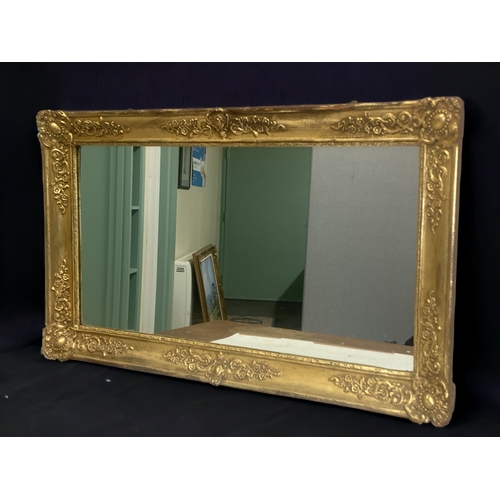 538 - A 19TH CENTURY GILTWOOD MIRROR. 
107 X 64 CM