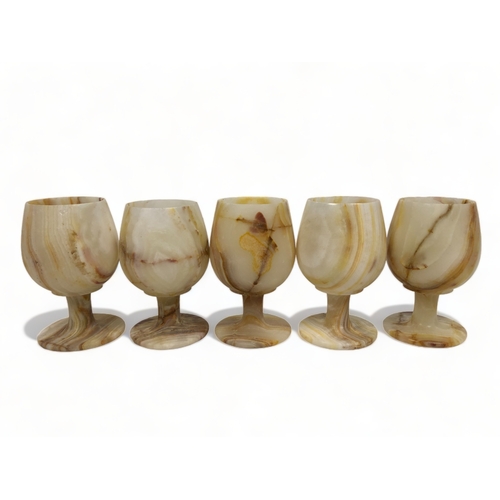 113 - A MISCELLANEOUS COLLECTION OF ALABASTER & SOAPSTONE.