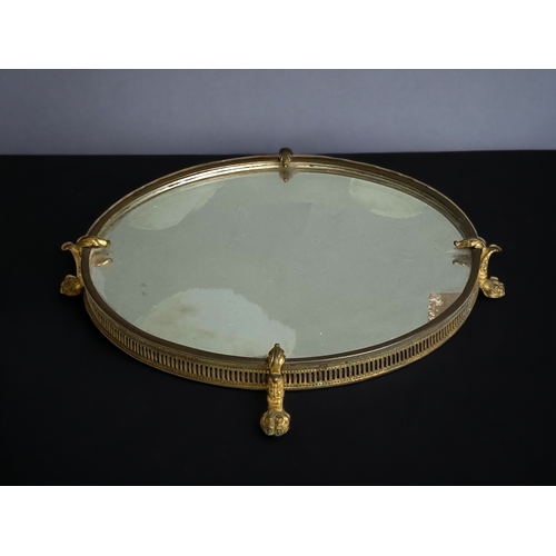 556 - A 19TH CENTURY FRENCH EMPIRE STYLE MIRRORED TRAY. GILT METAL FRAME WITH MOUNTED STYLISED ORMOLU LION... 