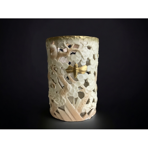 607 - Royal Worcester reticulated Japanese design vase.
329 pattern number, Circa 1930.
Japanese tusk desi... 