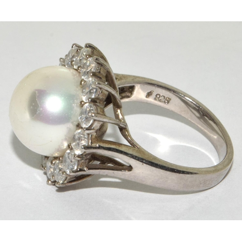 504 - 925 silver Pearl halo design ring size N