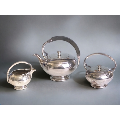 593 - A Meridan B. Company silver plate 'Hamilton' 980 Tea set. 
Includes Teapot, milk & sugar.