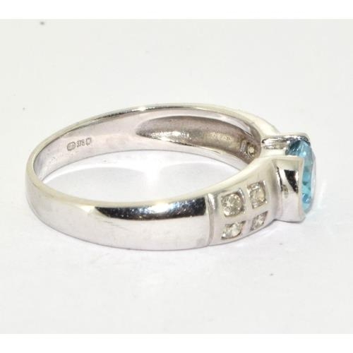 580 - A Topaz/Diamond 10ct white gold ring Size L