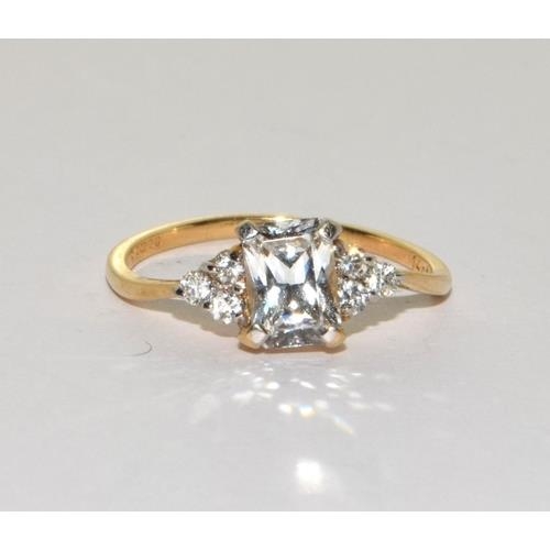 581 - 14ct gold ladies Quarts ring size O