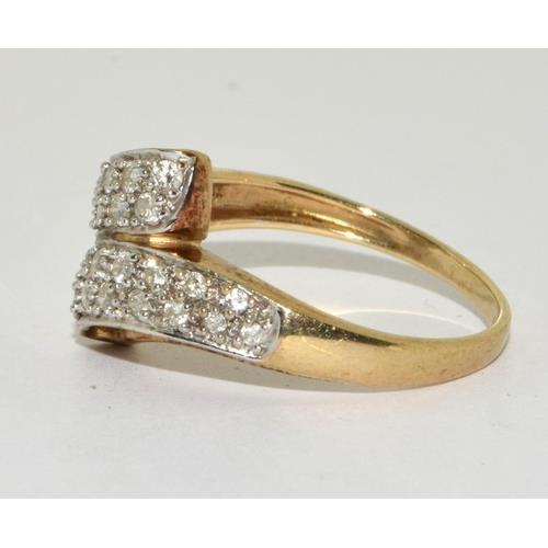 582 - Diamond approx. 0.60point crossover 9ct gold ring, Size S